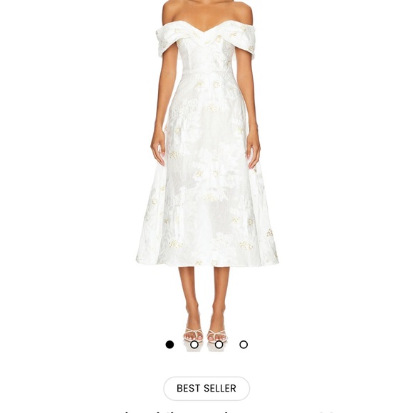 Elliatt Dresses & Skirts - Elliatt Octavia Midi Dress in Ivory & Gold